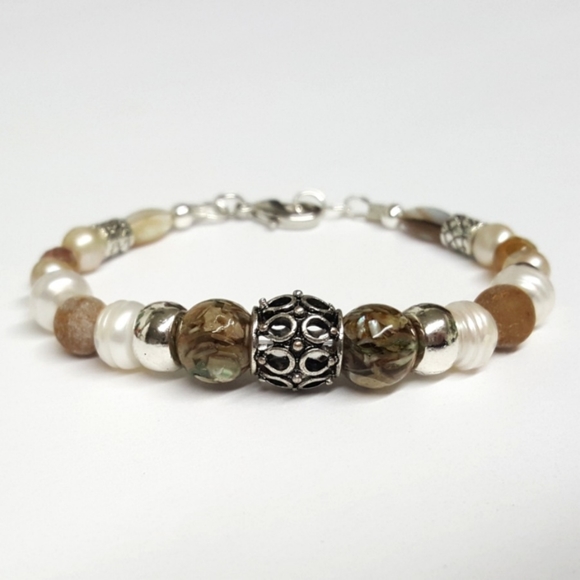 Pretty River Shell & Agate Beaded Bracelet - Picture 1 of 3